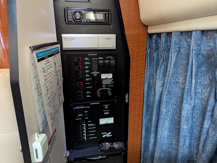 2005 Sea Ray 320 Sundancer Photo 57 of 71
