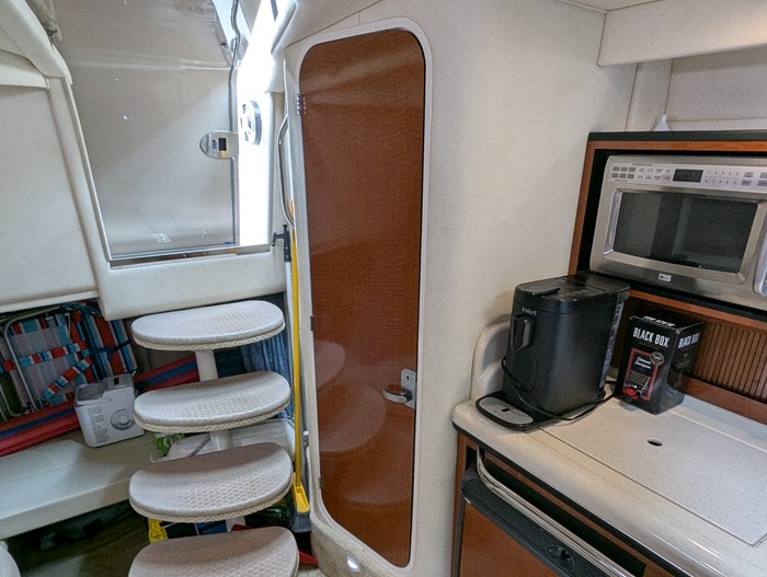 2005 Sea Ray 320 Sundancer Photo 65 of 71