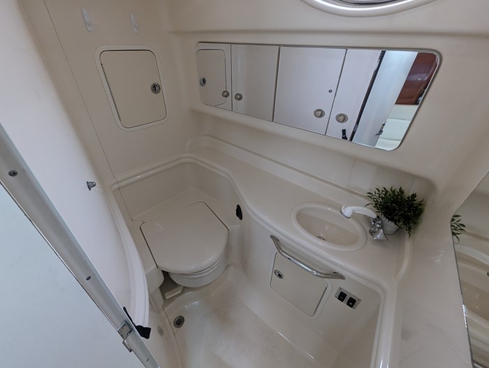 2005 Sea Ray 320 Sundancer Photo 67 of 71