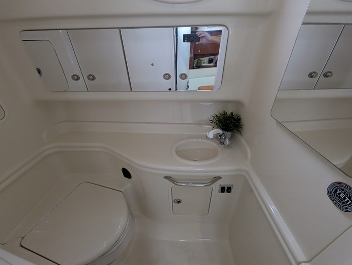 2005 Sea Ray 320 Sundancer Photo 68 of 71