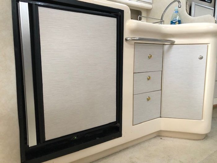 1997 Sea Ray 330 Sundancer M/C Photo 7 of 14