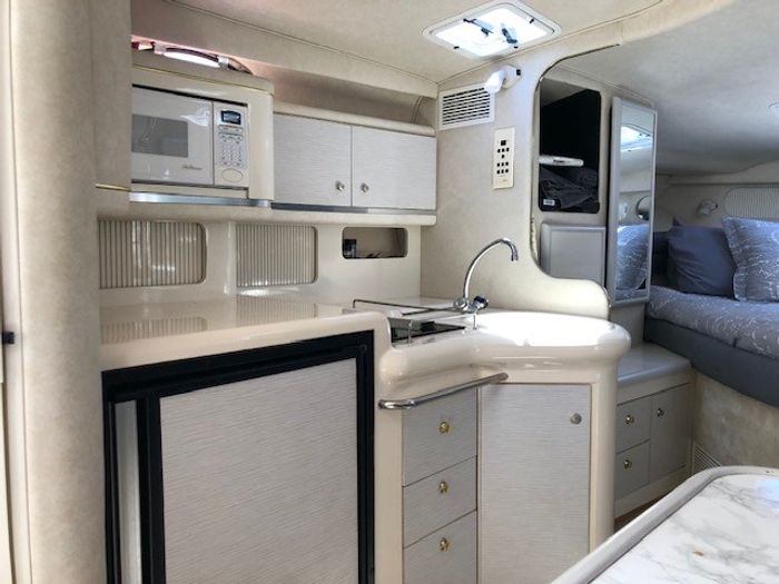 1997 Sea Ray 330 Sundancer M/C Photo 8 of 14