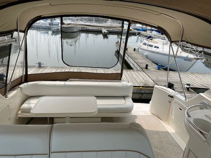 1997 Sea Ray 330 Sundancer M/C Photo 6 of 14
