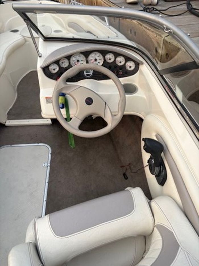 2010 STINGRAY 195LX Photo 3 of 11