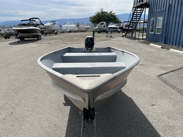 2018 Lund A12 Photo 4 of 25