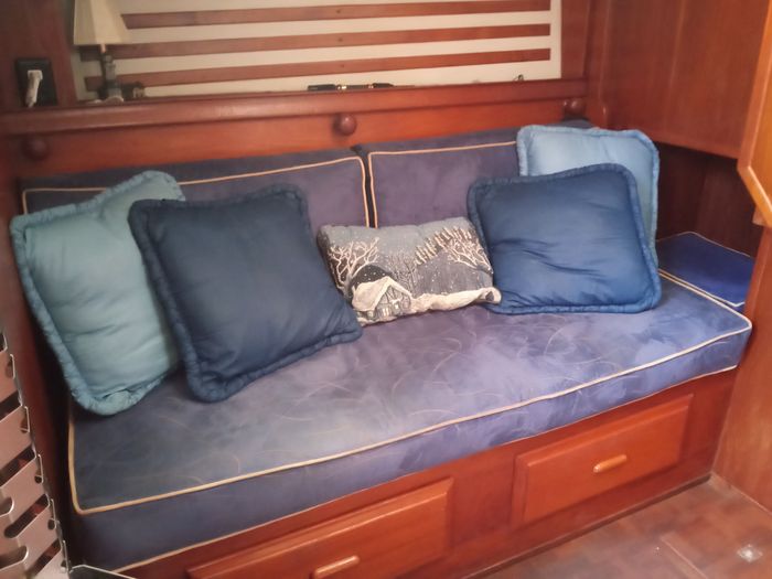 1982 Endeavour E37 Photo 16 of 24