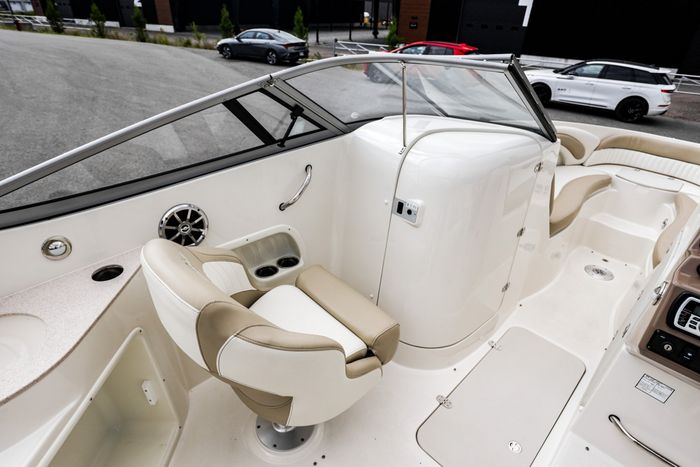 2015 Stingray 250LR Photo 22 of 33