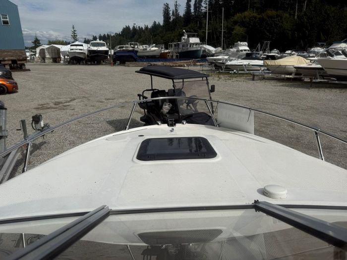 2005 Bayliner 210 Discovery Photo 15 of 19