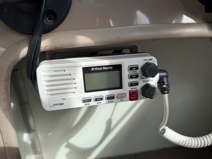 2005 Bayliner 210 Discovery Photo 14 of 19