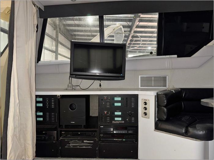 1989 Mainship Mediterranean 35 Photo 15 sur 51