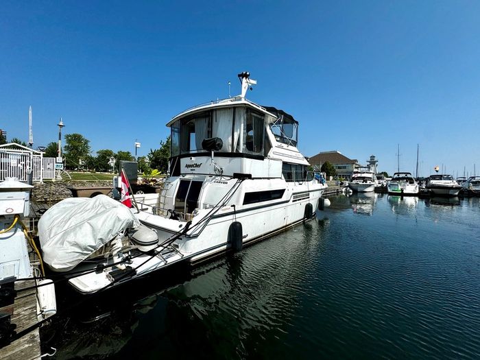 1991 Carver 430 cockpit motor yacht Photo 4 sur 41