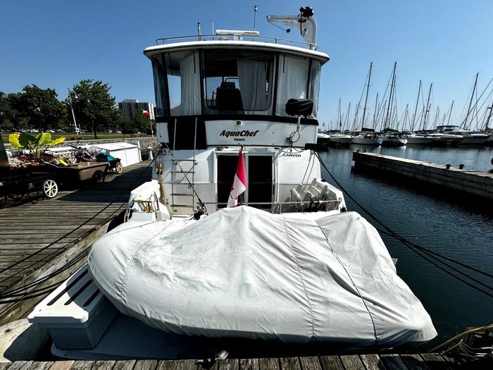 1991 Carver 430 cockpit motor yacht Photo 5 sur 41