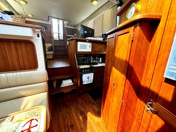 1991 Carver 430 cockpit motor yacht Photo 15 sur 41