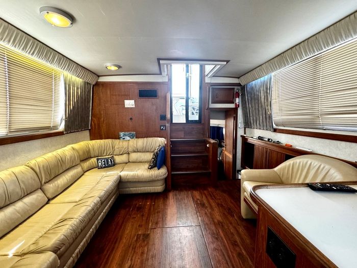 1991 Carver 430 cockpit motor yacht Photo 16 sur 41