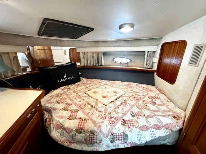 1991 Carver 430 cockpit motor yacht Photo 18 sur 41