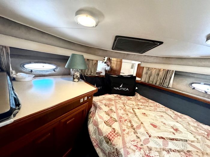 1991 Carver 430 cockpit motor yacht Photo 19 sur 41