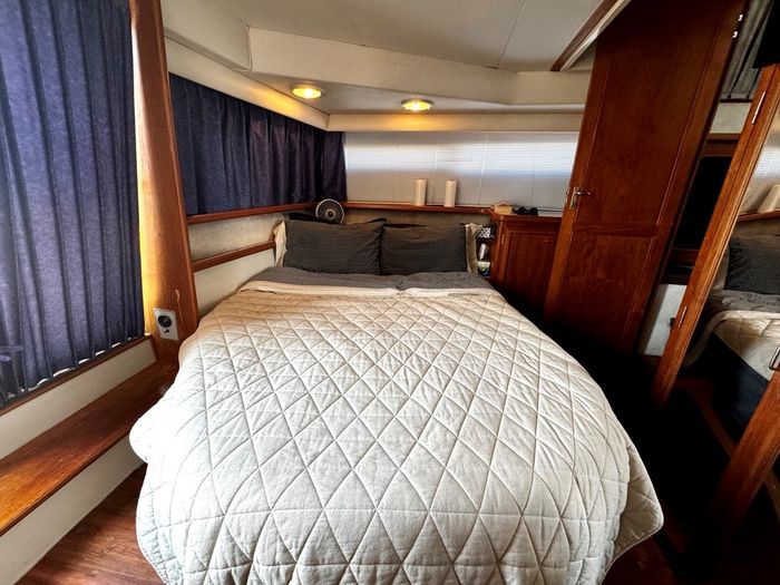 1991 Carver 430 cockpit motor yacht Photo 25 sur 41