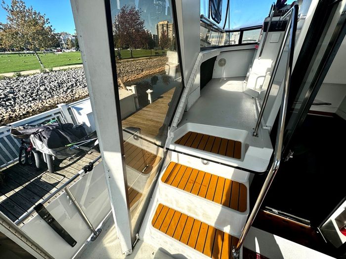 1991 Carver 430 cockpit motor yacht Photo 33 sur 41