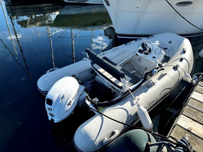 1991 Carver 430 cockpit motor yacht Photo 39 sur 41