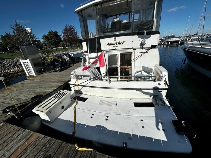 1991 Carver 430 cockpit motor yacht Photo 7 sur 41