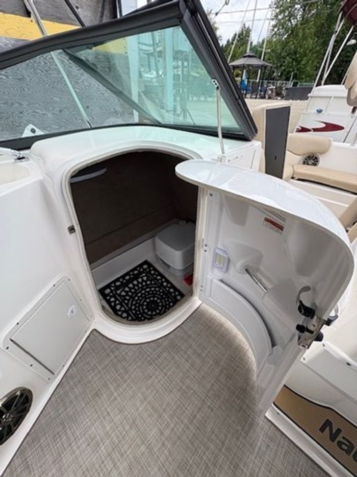 2021 NauticStar 223DC Photo 8 of 17
