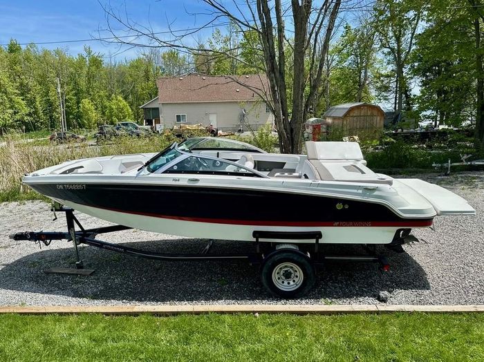 2021 Four Winns H210 Photo 2 of 15