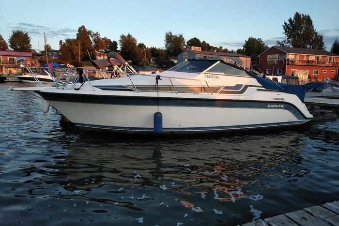 1989 Carver 2557 Montego Photo 1 of 10