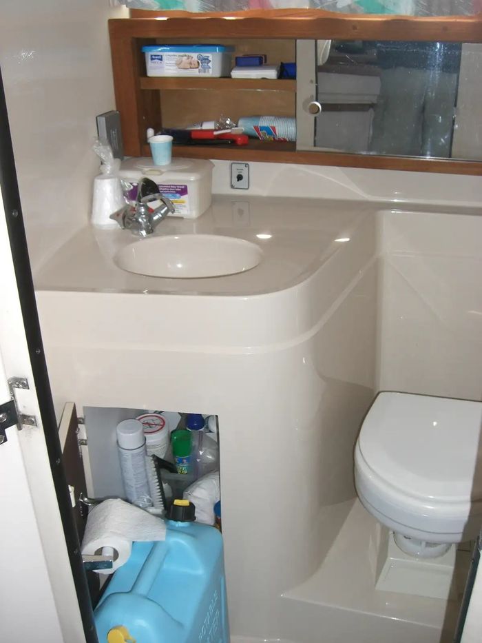 1989 Carver 2557 Montego Photo 10 of 10