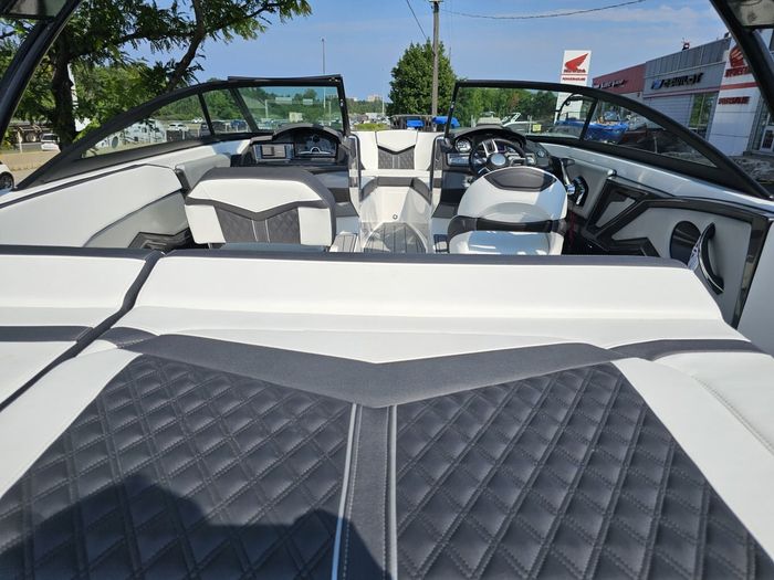 2025 Monterey 238SS- Photo 7 of 25