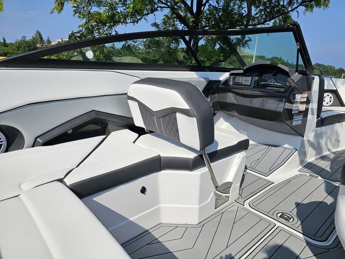 2025 Monterey 238SS- Photo 12 of 25