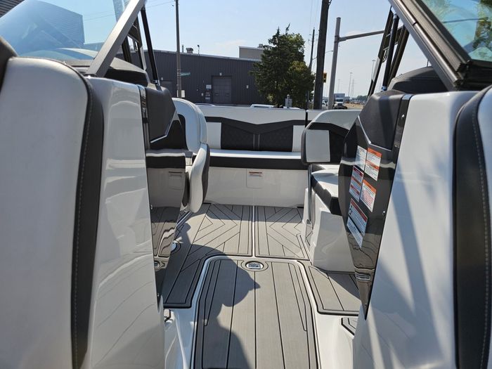2025 Monterey 238SS- Photo 23 of 25
