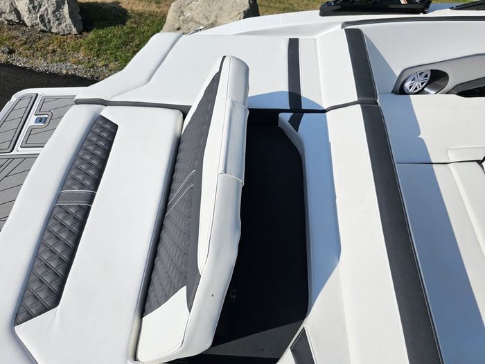 2025 Monterey 238SS- Photo 9 of 25