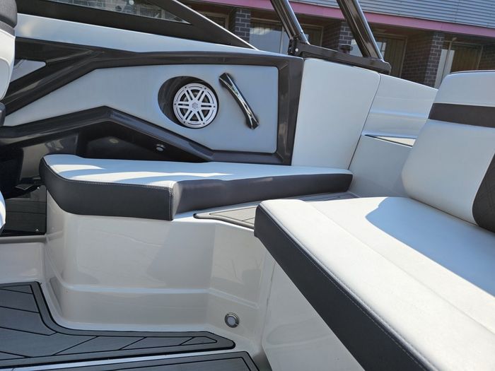 2025 Monterey 238SS- Photo 14 of 25