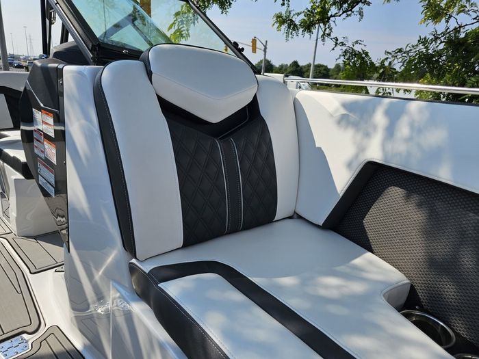2025 Monterey 238SS- Photo 19 of 25
