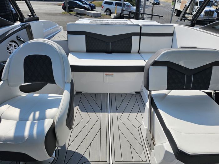 2025 Monterey 238SS- Photo 24 of 25