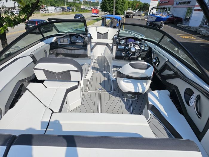 2025 Monterey 238SS- Photo 10 of 25