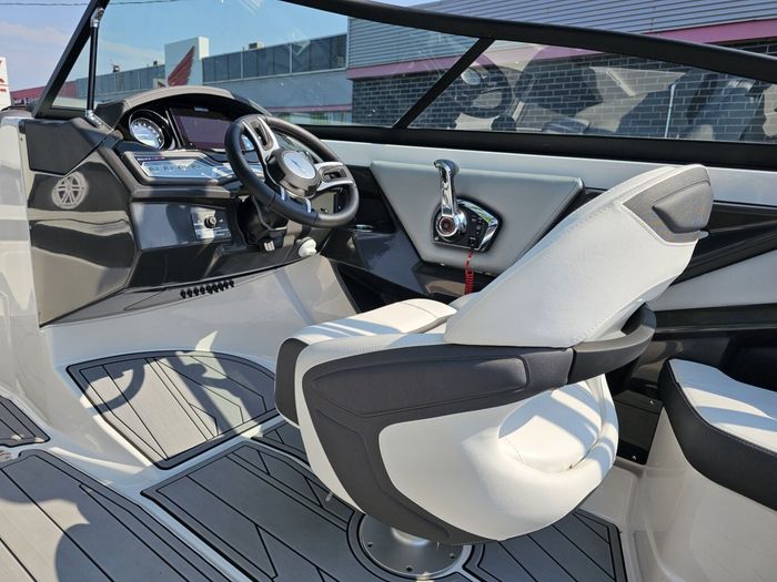 2025 Monterey 238SS- Photo 15 of 25