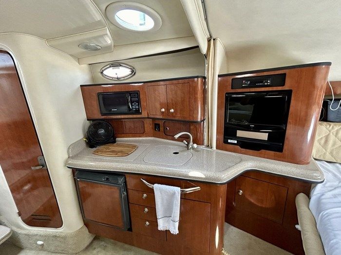 2006 Sea Ray 300 Sundancer Photo 10 of 18
