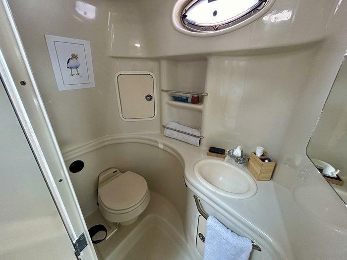 2006 Sea Ray 300 Sundancer Photo 12 of 18