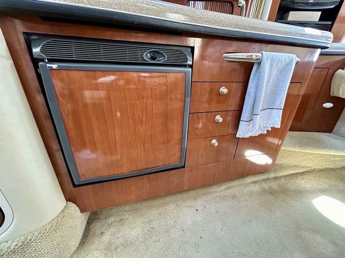 2006 Sea Ray 300 Sundancer Photo 16 of 18