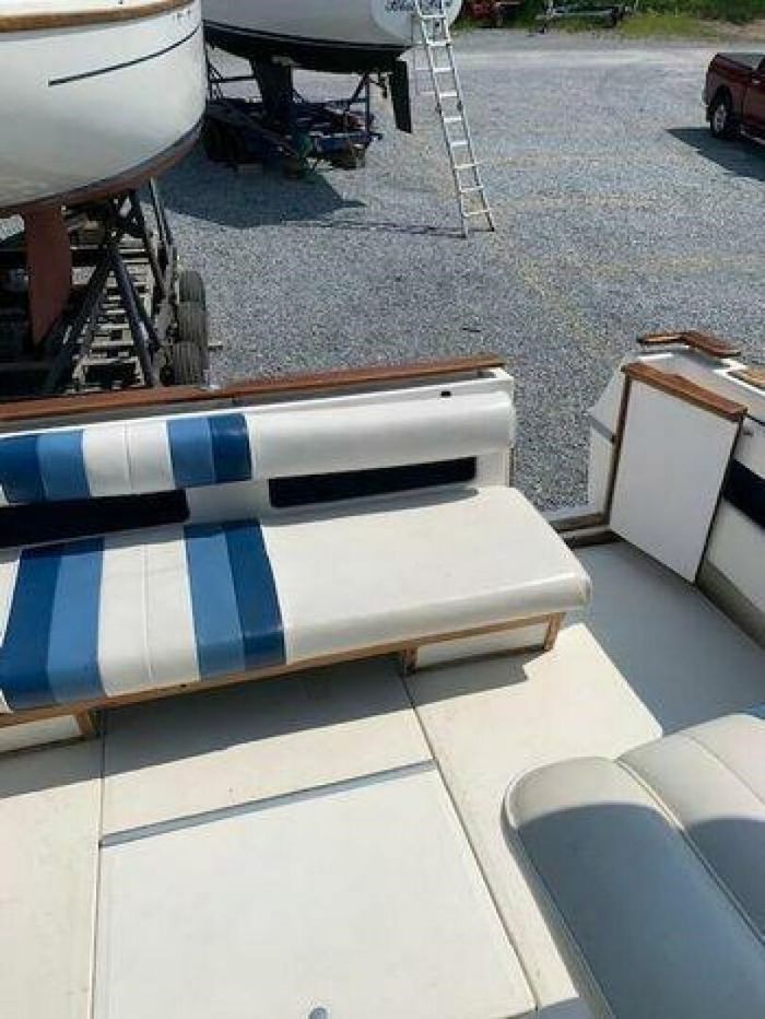 1989 Sea Ray 300 Weekender Photo 5 of 24