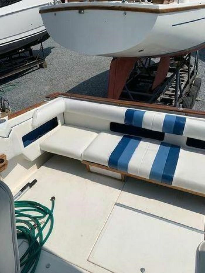 1989 Sea Ray 300 Weekender Photo 4 of 24