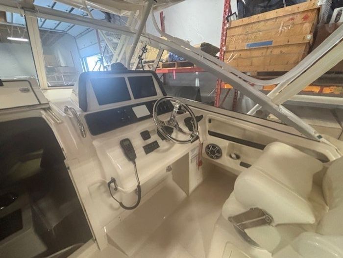 2026 Grady-White 300 Marlin Photo 7 of 13