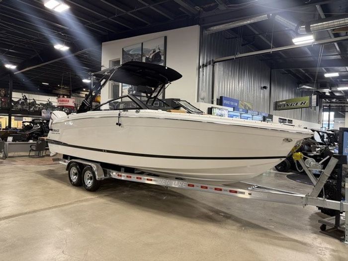 2026 Cobalt R8 Outboard Photo 2 sur 33