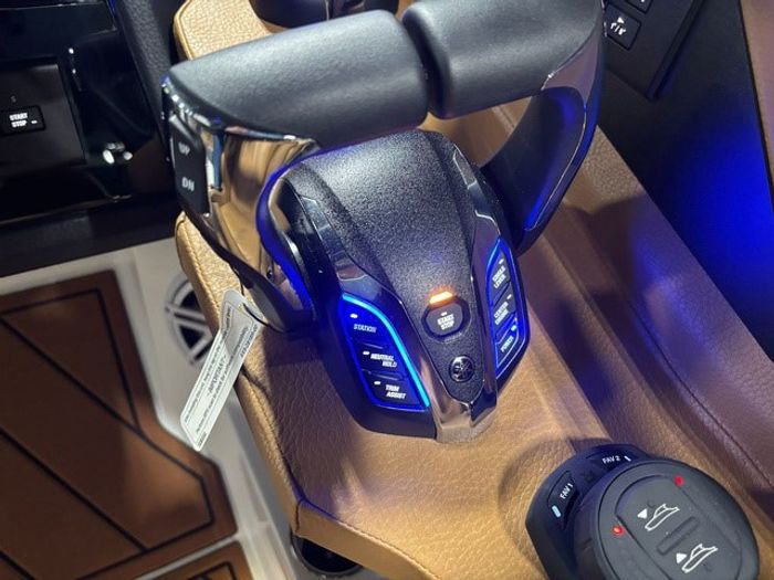 2026 Cobalt R8 Outboard Photo 25 sur 33