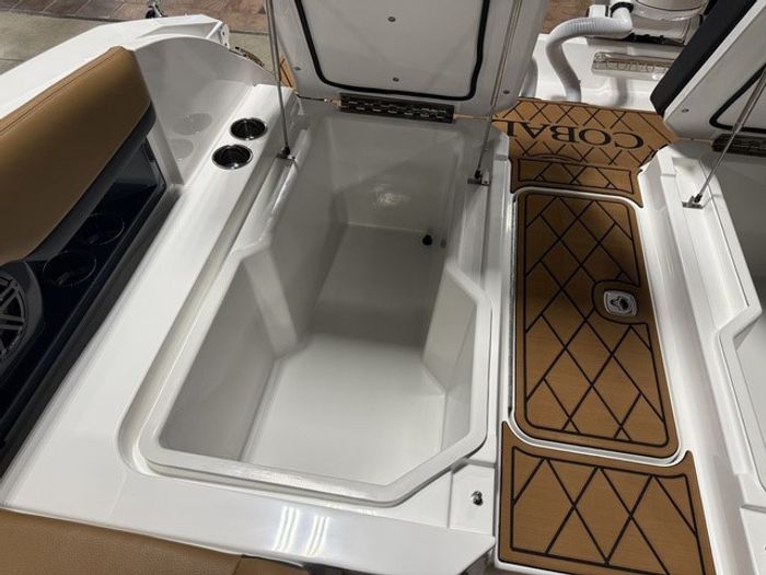 2026 Cobalt R8 Outboard Photo 18 sur 33