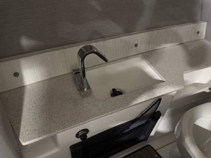2026 Cobalt R8 Outboard Photo 31 sur 33