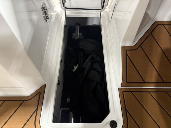 2026 Cobalt R8 Outboard Photo 32 sur 33