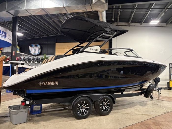 2026 Yamaha 252SD Photo 2 of 37