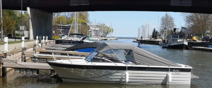 1990 Penn Yan 232 Avenger Photo 2 of 15